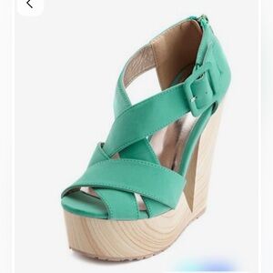Women’s Green Crisscross Platform Wedge Sandals